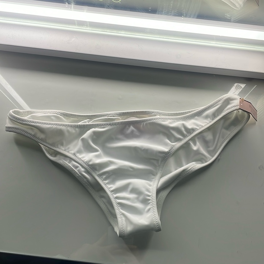 Cheeky swim bottoms